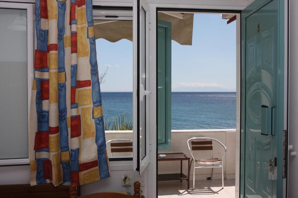 Akrogiali Hotel Plomari Rum bild